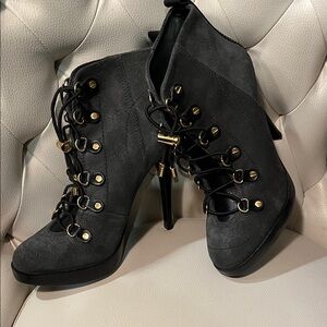 Tory Burch Black Heeled Toggle Designer Lace-Up Ankle Boots Size 8 Luxurious